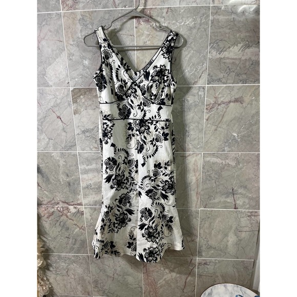 dressbarn Dresses & Skirts - Dressbarn mermaid style dress size 6